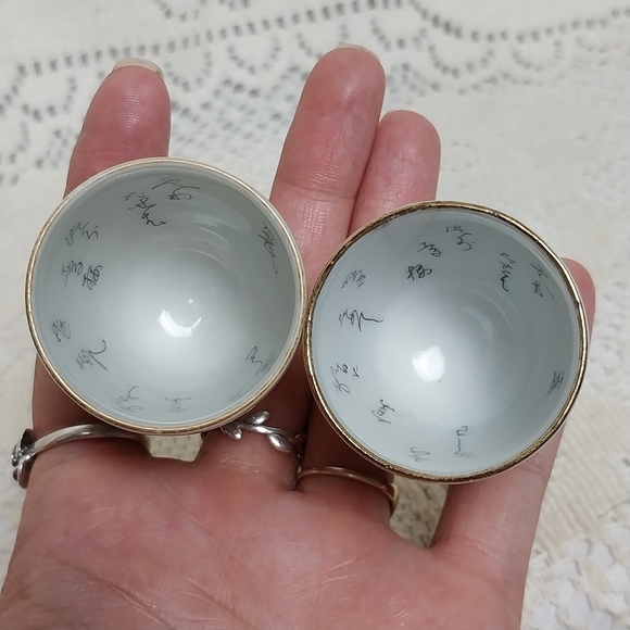 (2) Sake Cups Japanese Kutani Waka Poetry Porcelain Vintage 1900s - Picture 6 of 7